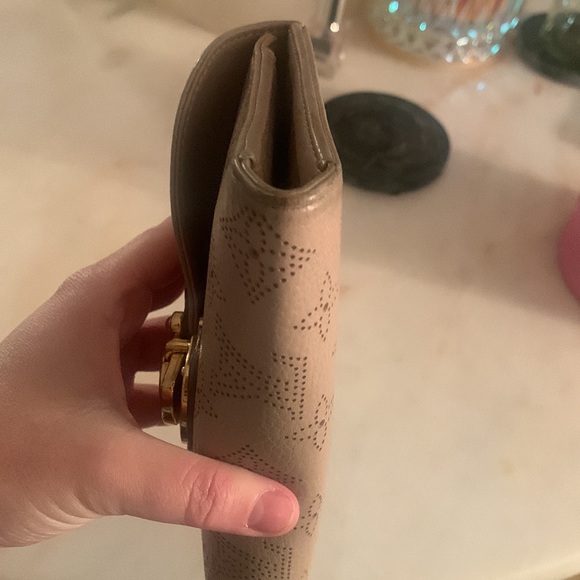 LOUIS VUITTON TAUPE EMPRENTE LEATHER MONOGRAM WALLET - Picture 5 of 11